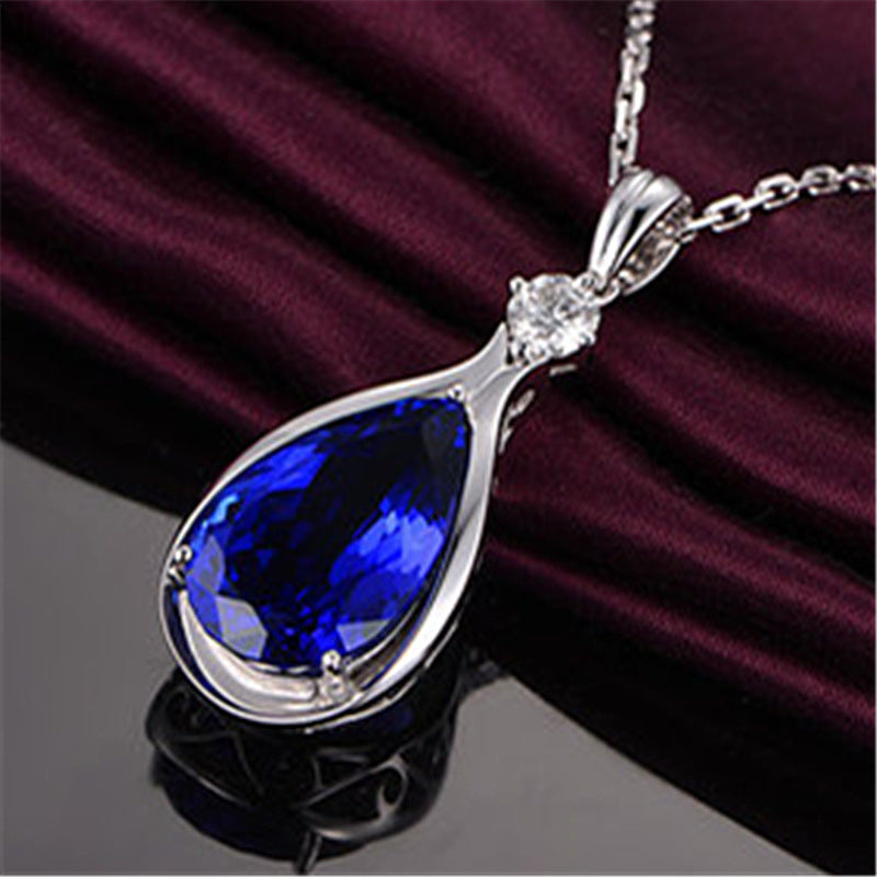 Collier pendentif Angel Eyes avec cristaux bleus
