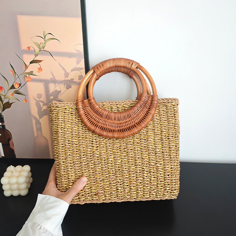 Sac Tressé à Main avec Anse en Rotin – Élégance Dorée