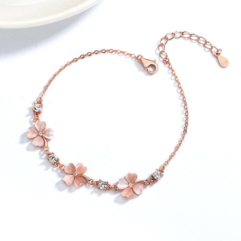 Bracelet en or rose avec pierres précieuses et cristaux