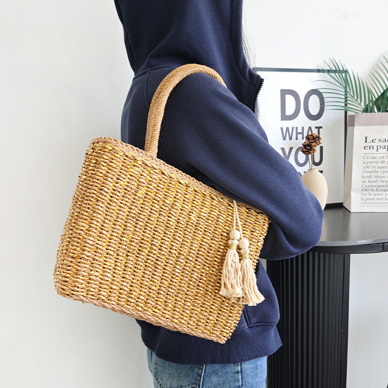 Sac Tressé à Main avec Anse en Rotin – Élégance Dorée